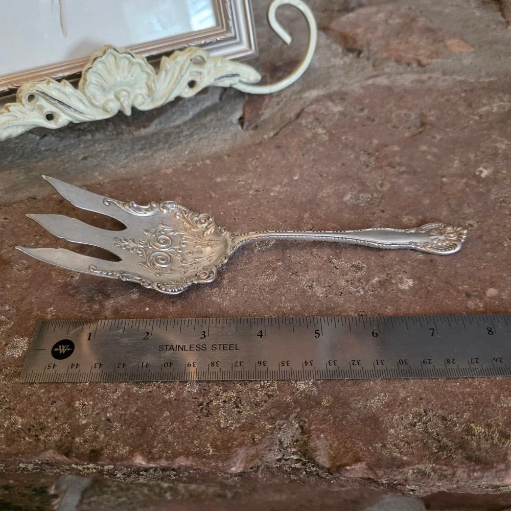 Wm Rogers & Son AA Remembrance Silverplate Cold Meat Fork Ornate Victorian 8.5in